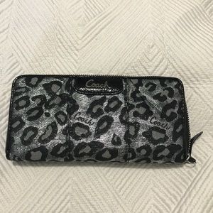 COACH WALLET - BLACK AND SILVER LEOPARD ZIP WALLET